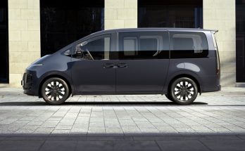 2025 Hyundai Staria review - XXL hybrid MPV